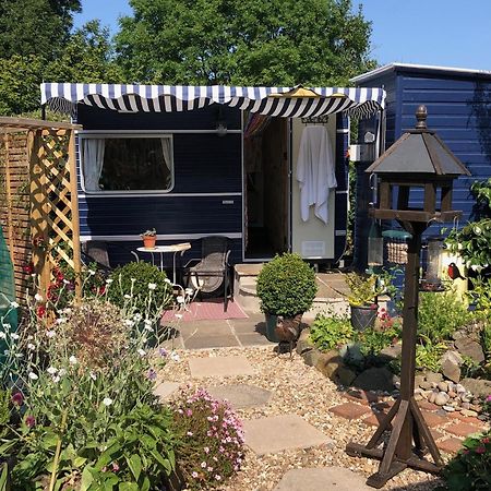 Down The Garden Path Vintage Caravan B&B , Dartmoor Ньютон-Аббот Екстер'єр фото
